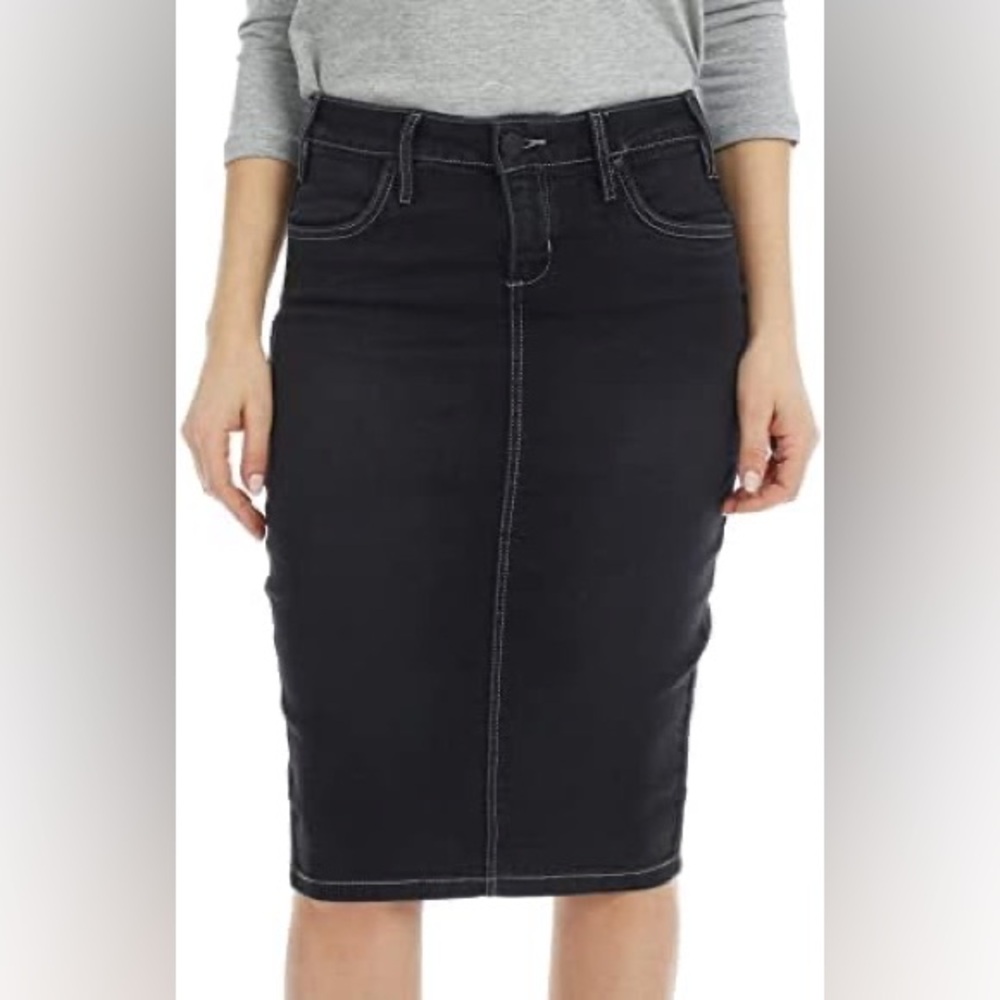 Esteez denim skirt size 8 color black